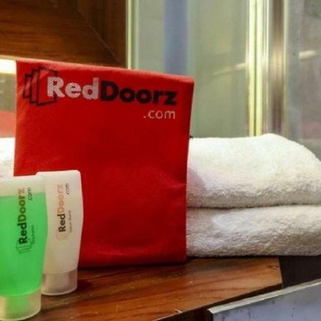 Reddoorz Near Ciputra World 3 Hotel Surabaya Eksteriør billede