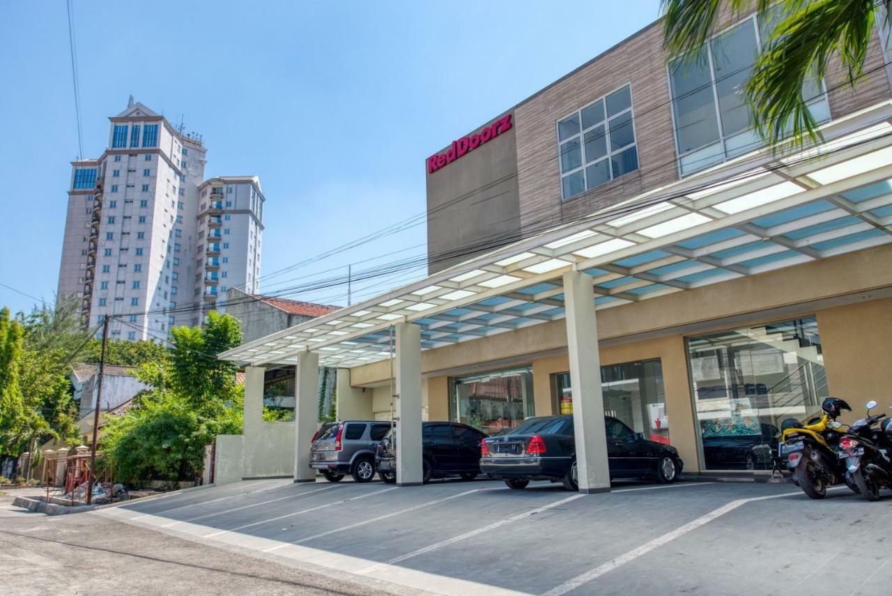 Reddoorz Near Ciputra World 3 Hotel Surabaya Eksteriør billede