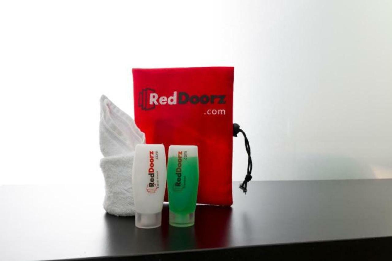 Reddoorz Near Ciputra World 3 Hotel Surabaya Eksteriør billede
